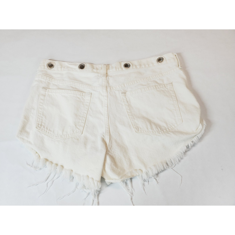 Free People Womens 31‎ Denim Shorts White Cut-offs Grommet Waist Distressed Jean - Picture 7 of 11
